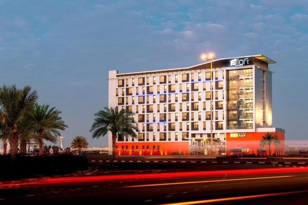 Готель Aloft Dubai South 3*