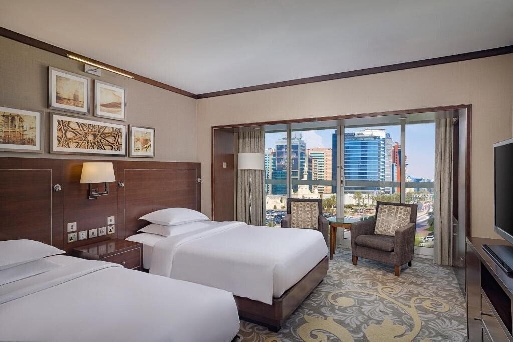 Изображение Sheraton Dubai Creek Hotel & Towers 5*