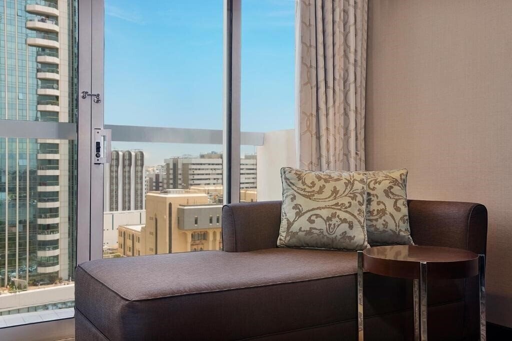 Картинка Sheraton Dubai Creek Hotel & Towers 5*