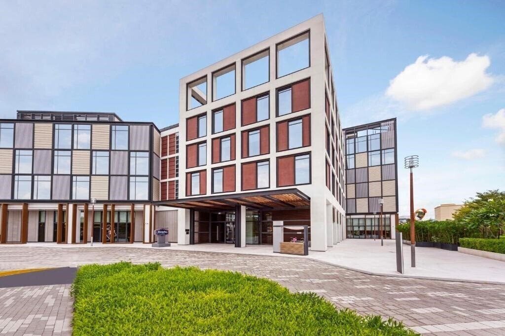 Отель Hampton By Hilton Dubai Al Seef (ex. Zabeel House Al Seef By Jumeirah) 3*