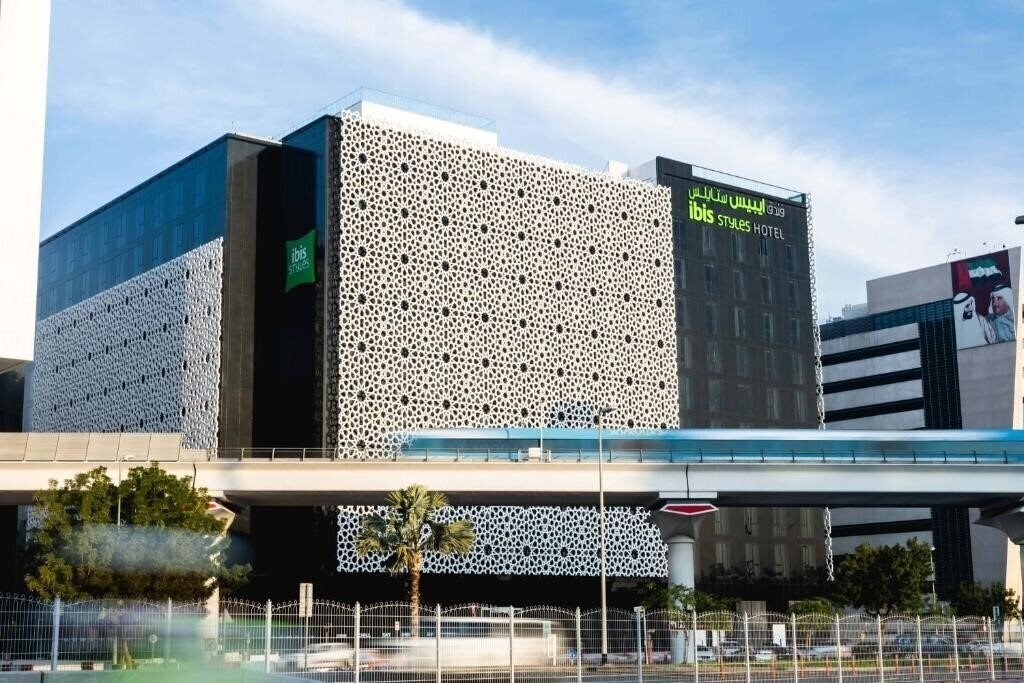 Hotel Ibis Styles Dubai Airport 3*