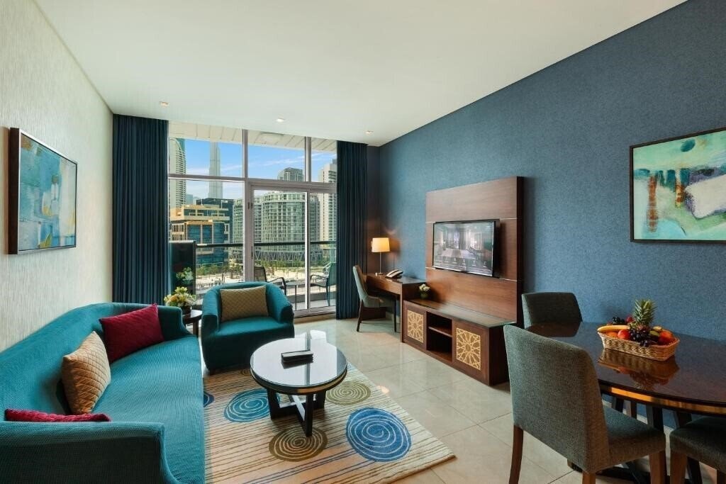 Zdjęcie Royal Continental Suites 5*