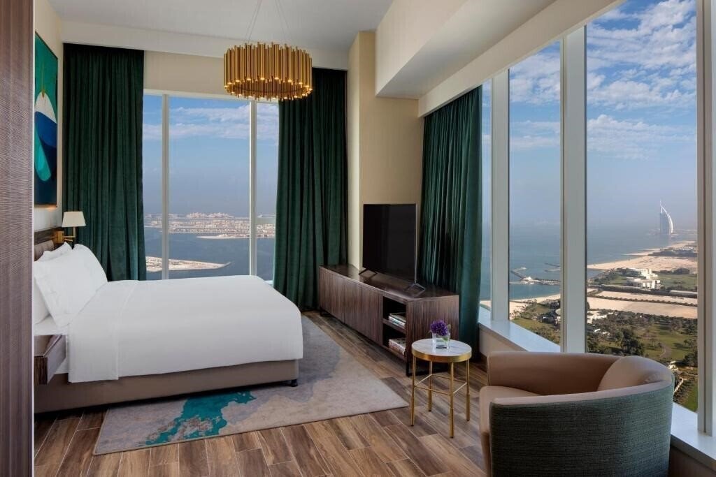 Hotel Avani Palm View Dubai Hotel & Suites 4*