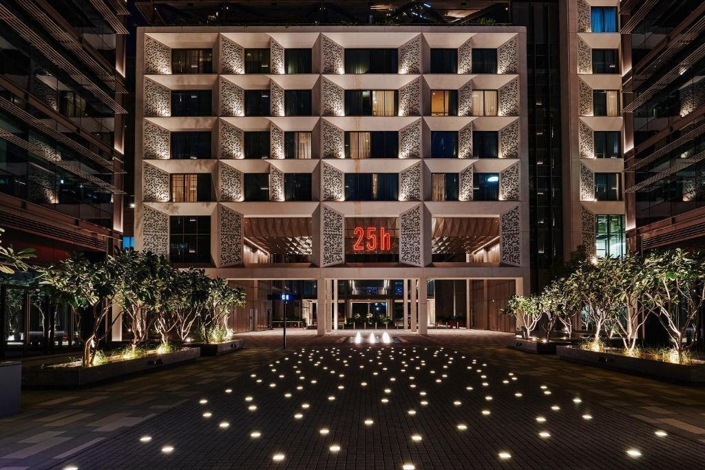 Готель 25hours Dubai One Central 5*