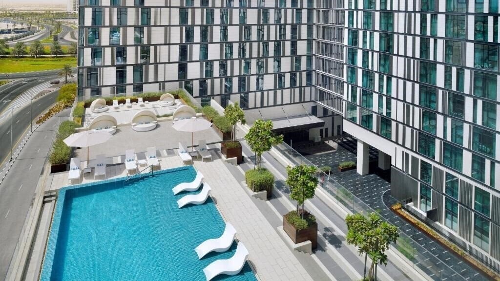 Готель Staybridge Suites Al Maktoum Airport 4*