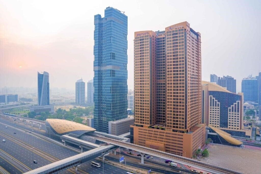 Отель Mercure Suites Dubai Barsha Heights 3*