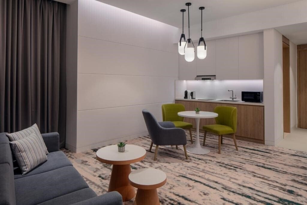 Фото Holiday Inn Business Bay 4*
