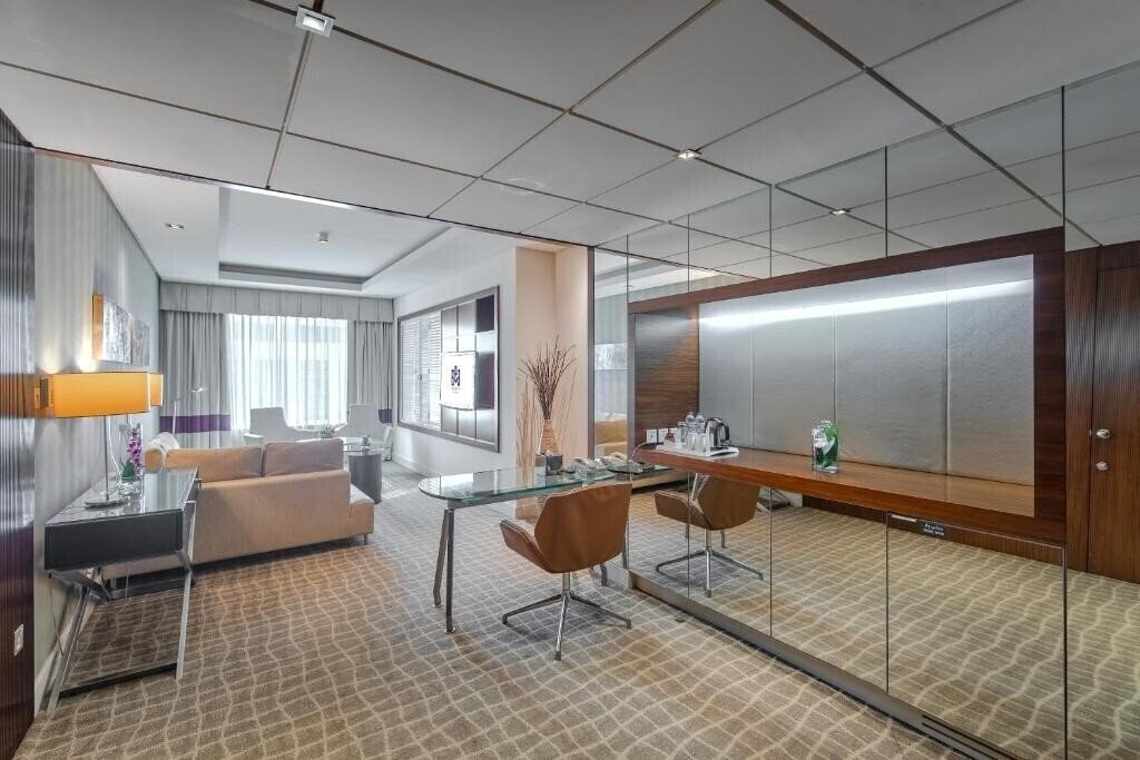 Зображення Majestic Premier Hotel Bur Dubai 4*