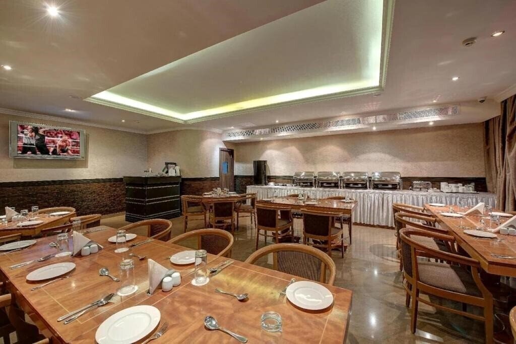 Изображение Palm Beach Hotel Dubai 3*