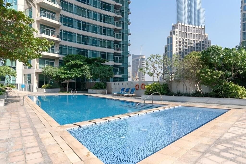 Отель The Lofts West, Downtown Dubai - Mint Stay 5*