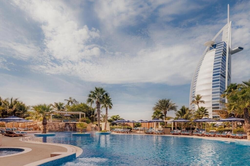 Изображение Jumeirah Beach Hotel (ex. Beach Hotel, Jumeirah Beach Hotel & Beit Al Bahar Villas) 5*