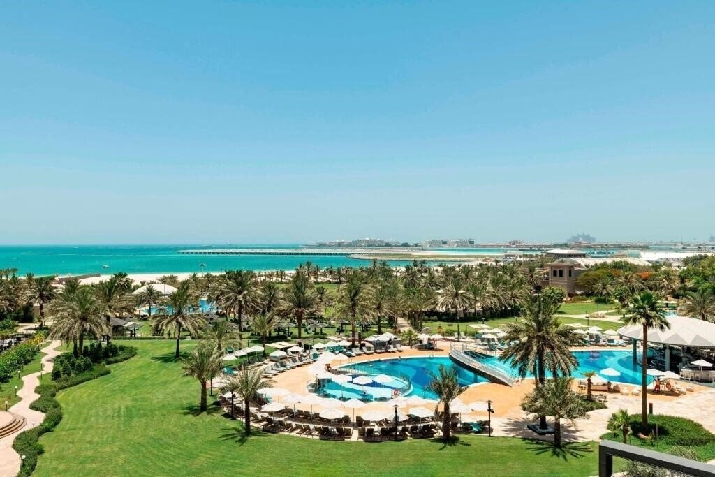 Отель Le Royal Meridien Beach Resort & SPA 5*