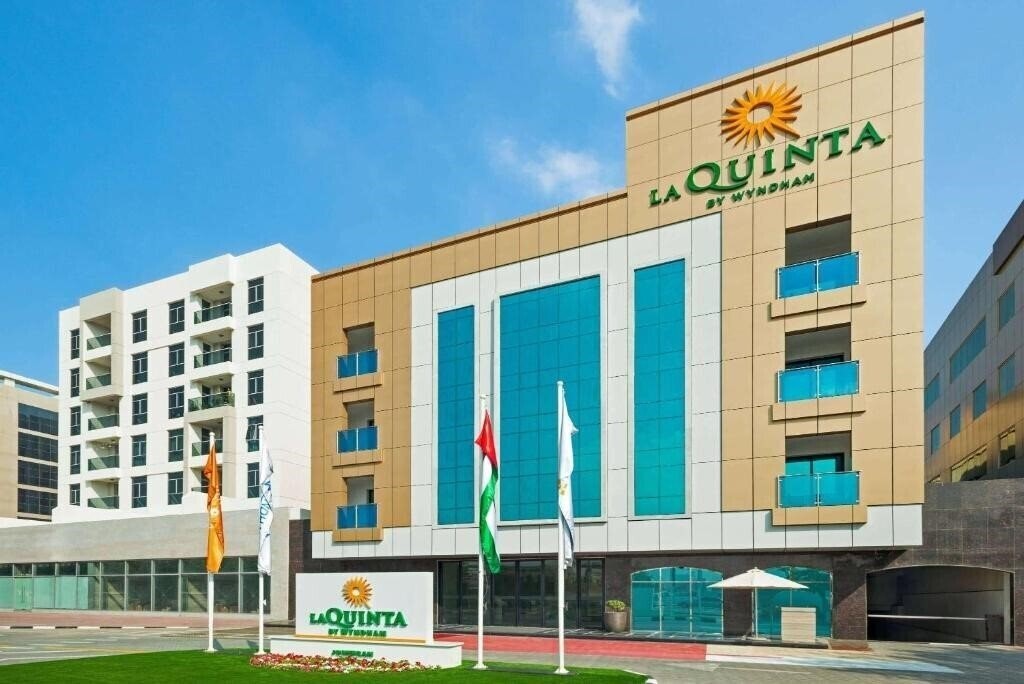 Готель La Quinta By Wyndham Dubai Jumeirah 4*