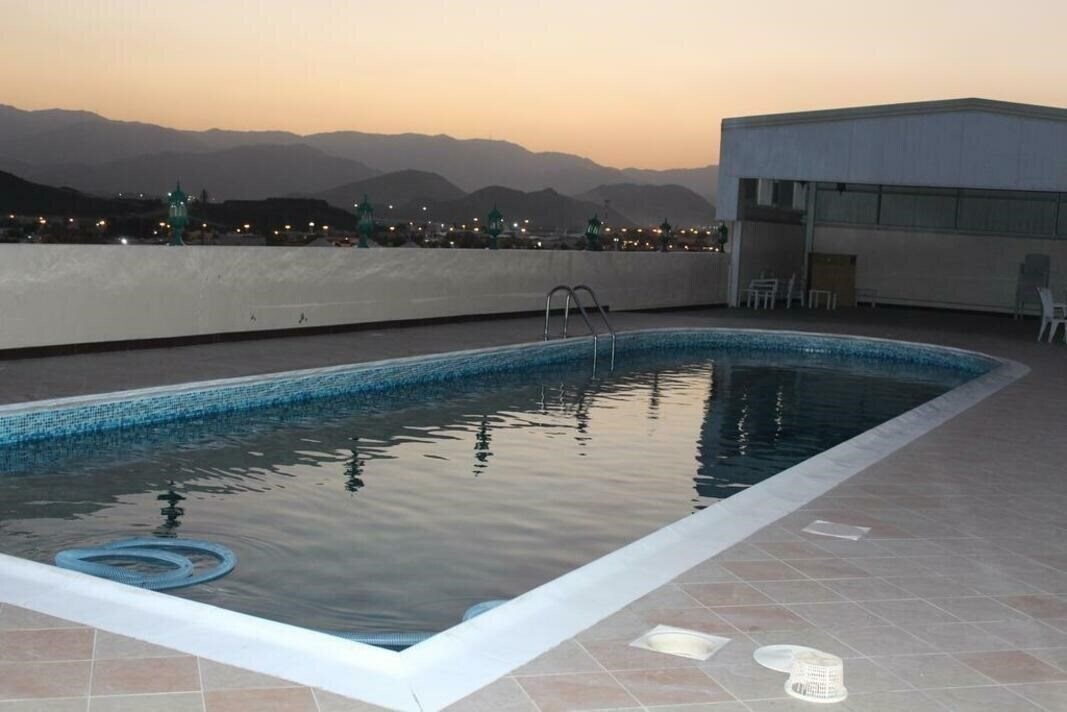 Отель Emirates Springs Apartments 3*