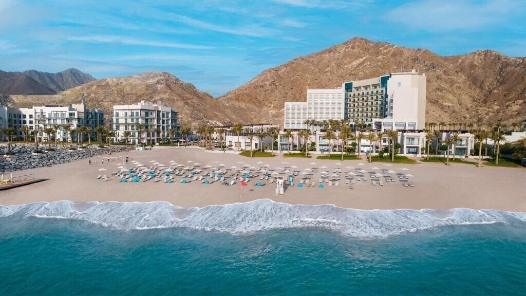 Готель Address Beach Resort Fujairah 5*