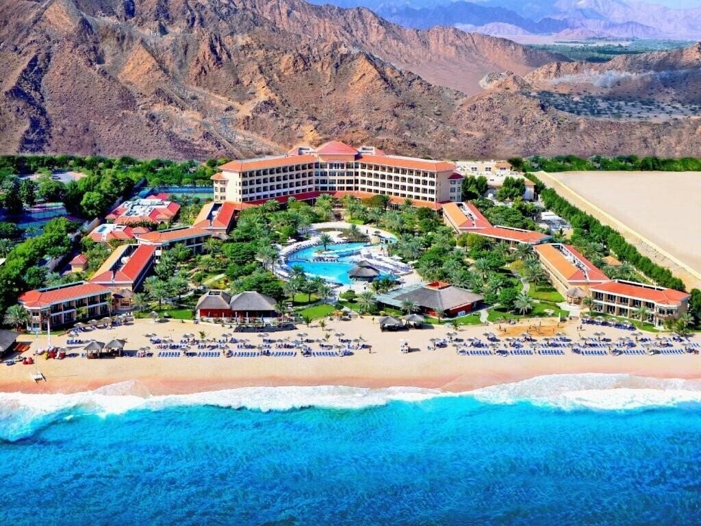 Отель Fujairah Rotana Resort 5*
