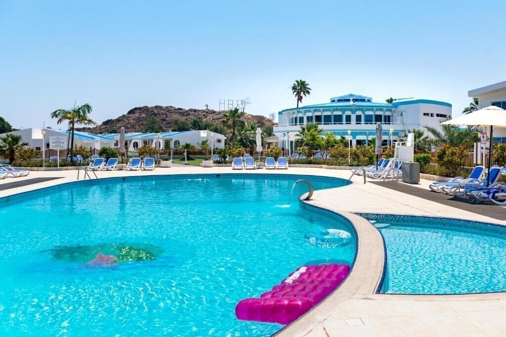 Отель Holiday Beach Resort 4*