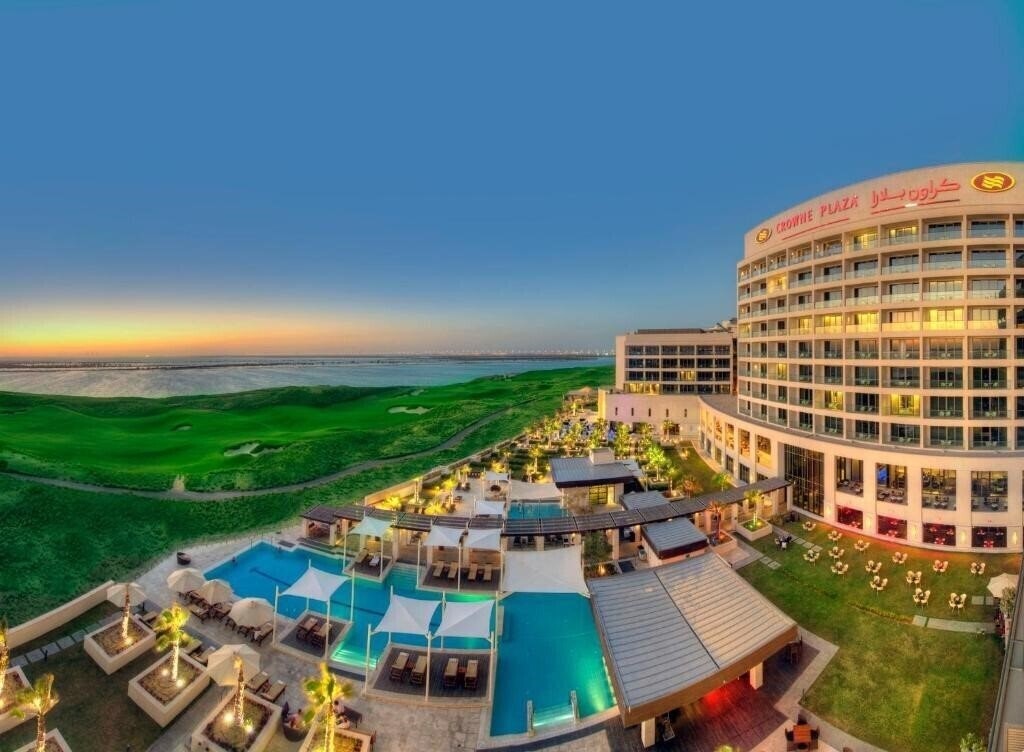 Отель Crowne Plaza Abu Dhabi Yas Island 4*