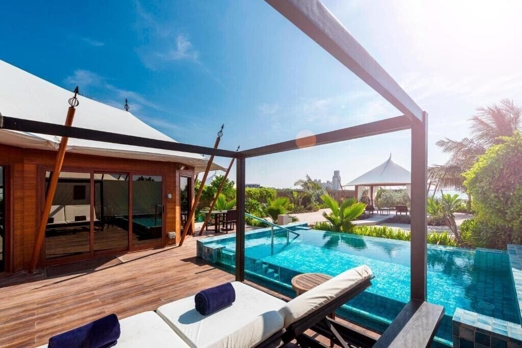 Отель The Ritz Carlton Ras Al Khaimah Al Hamra Beach 5*