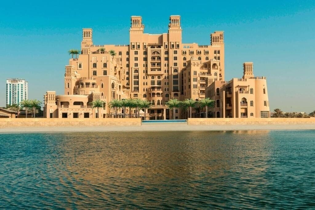 Готель Sheraton Sharjah Beach Resort & SPA 5*
