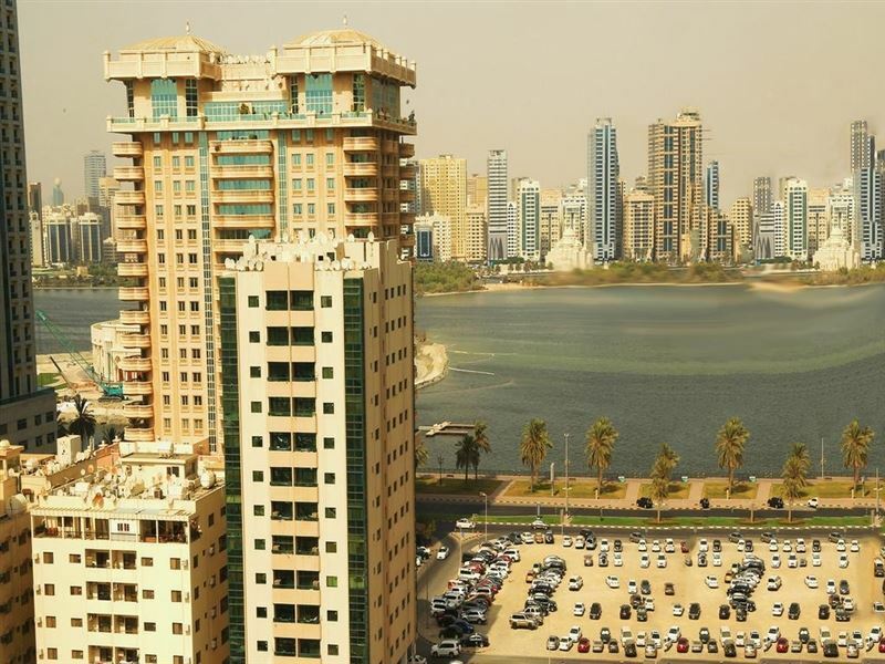 Отель Arcadia Hotels & Suites Sharjah 3*