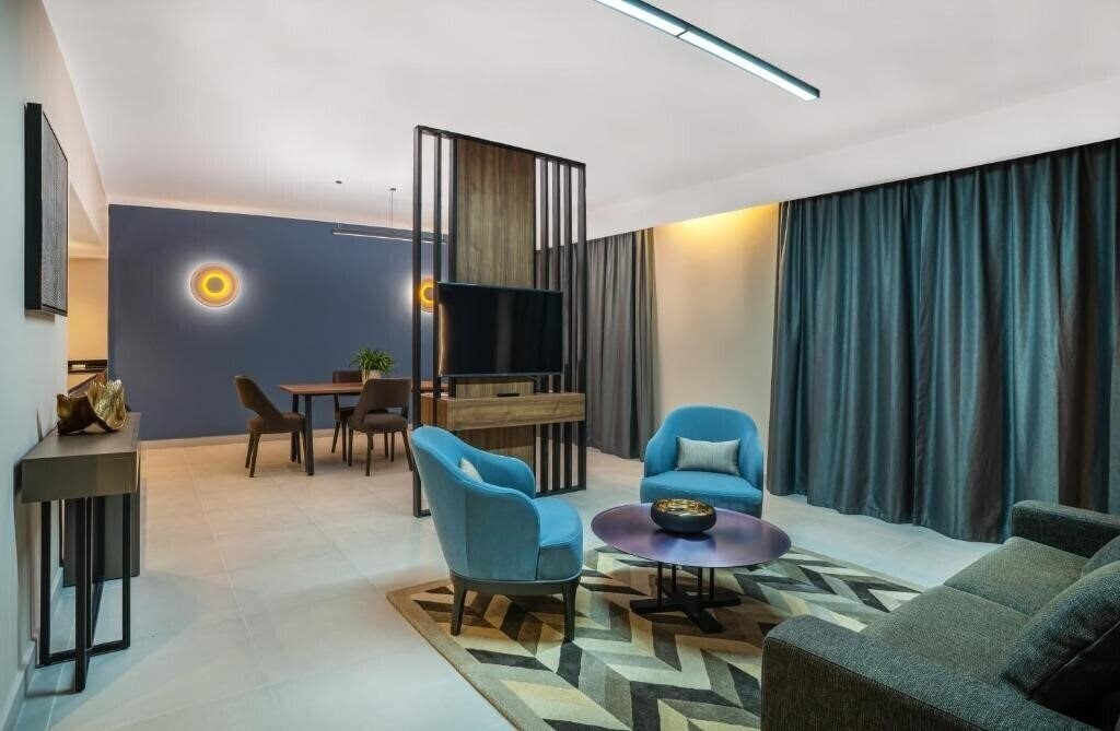 Zdjęcia Holiday International (ex. Holiday International Hotel) 4*