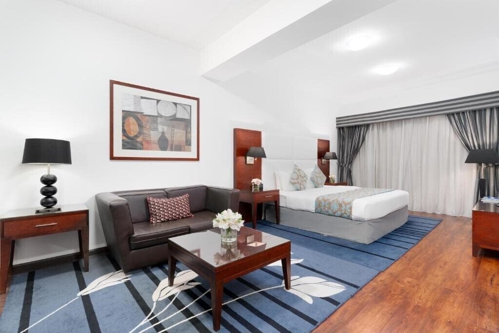 Зображення Golden Sands Hotel & Residences (ex. Golden Sands Hotel Sharjah, Ramada Hotel & Suites Sharjah) 4*