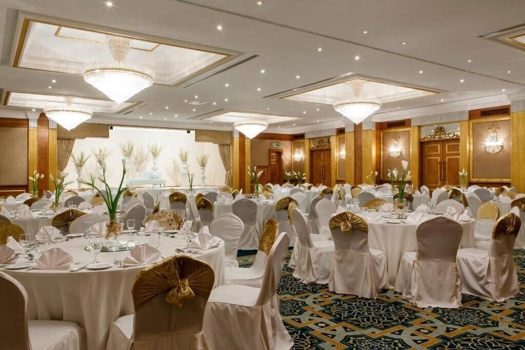 Obraz Corniche Hotel Sharjah (ex. Hilton Sharjah, Millenium Hotel Sharjah) 5*