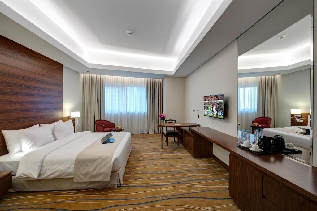 Отель Center Hotel Sharjah 4*