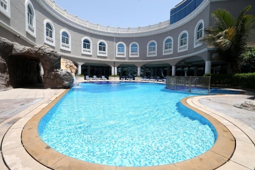 Картинка Sharjah Premiere Hotel & Resort 3*