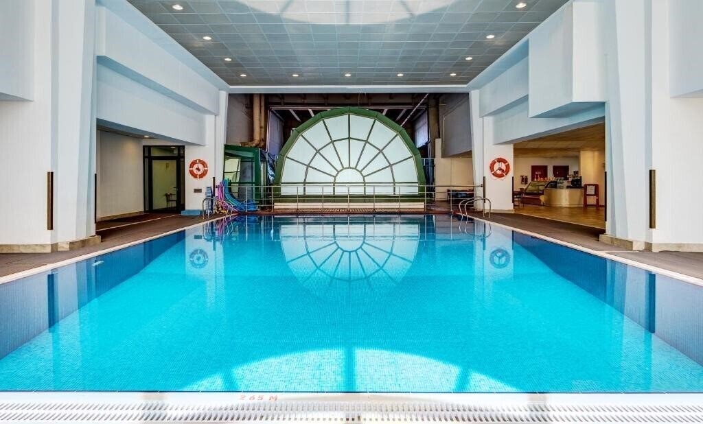 Готель Golden Tulip Sharjah (ex. Golden Tulip Sharjah Hotel Apartments ) 4*