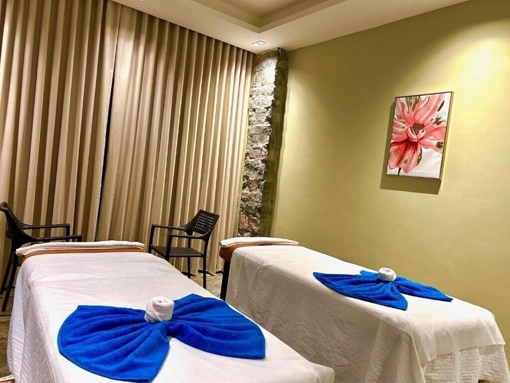 Zdjęcia The View Hotel 3*