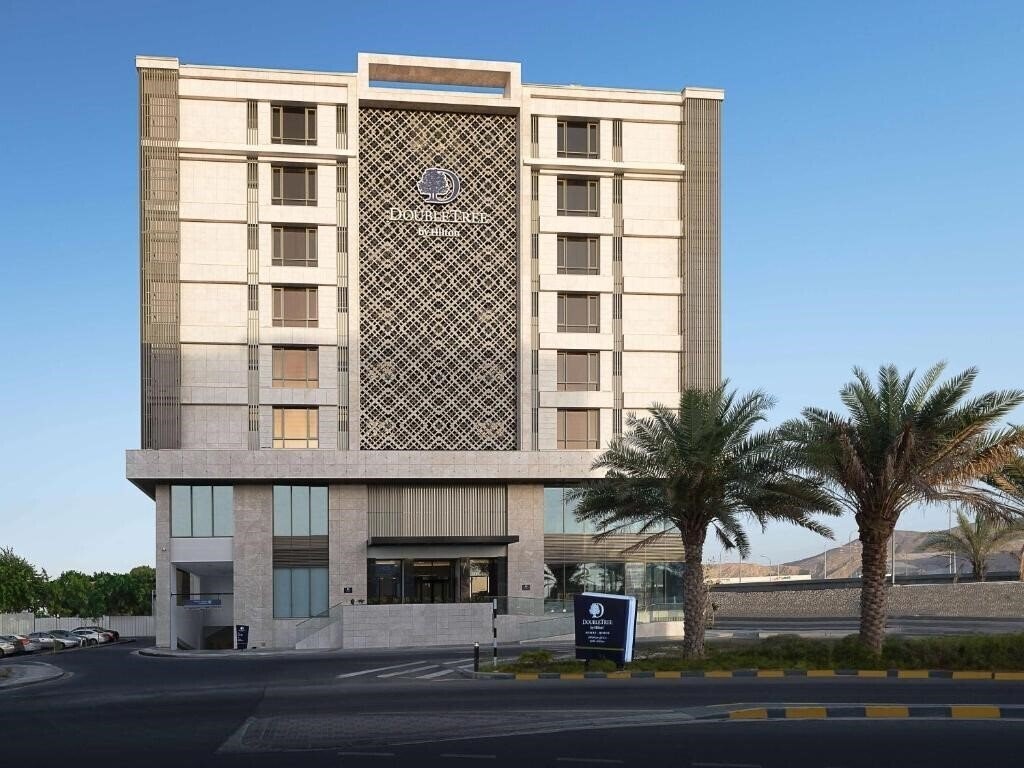 Готель Doubletree By Hilton Muscat Qurum 4*
