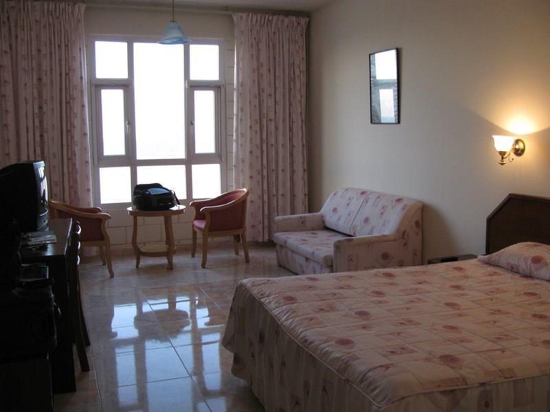 Zdjęcie Ras Al Hadd Beach Hotel 2*