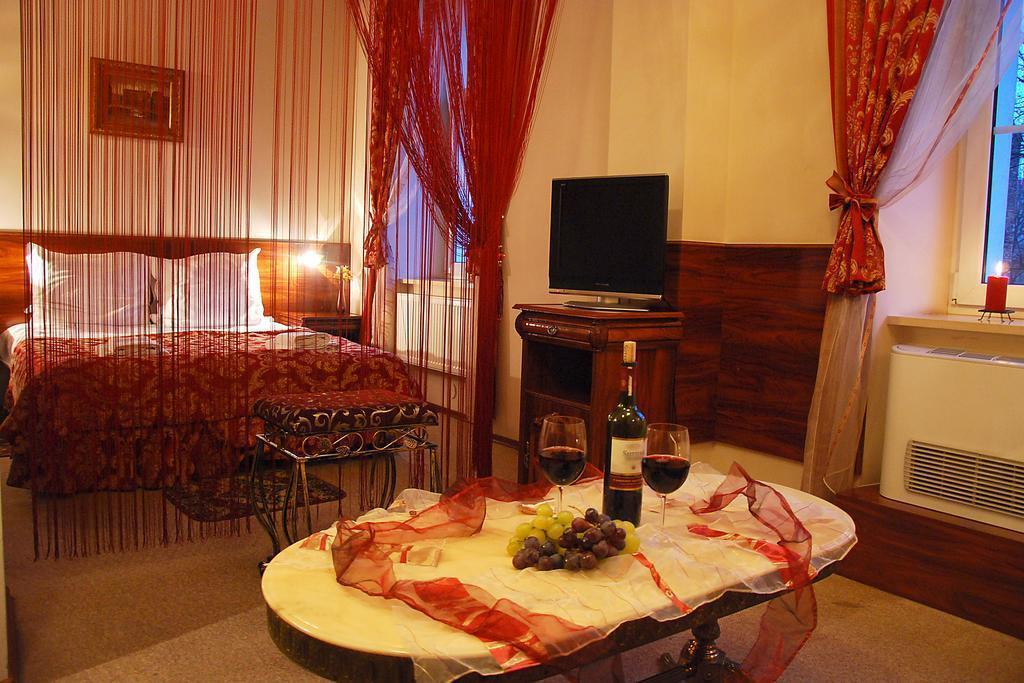 Готель Old Time Hotel 3*