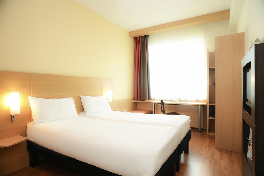 Hotel Ibis Warszawa Ostrobramska 3*