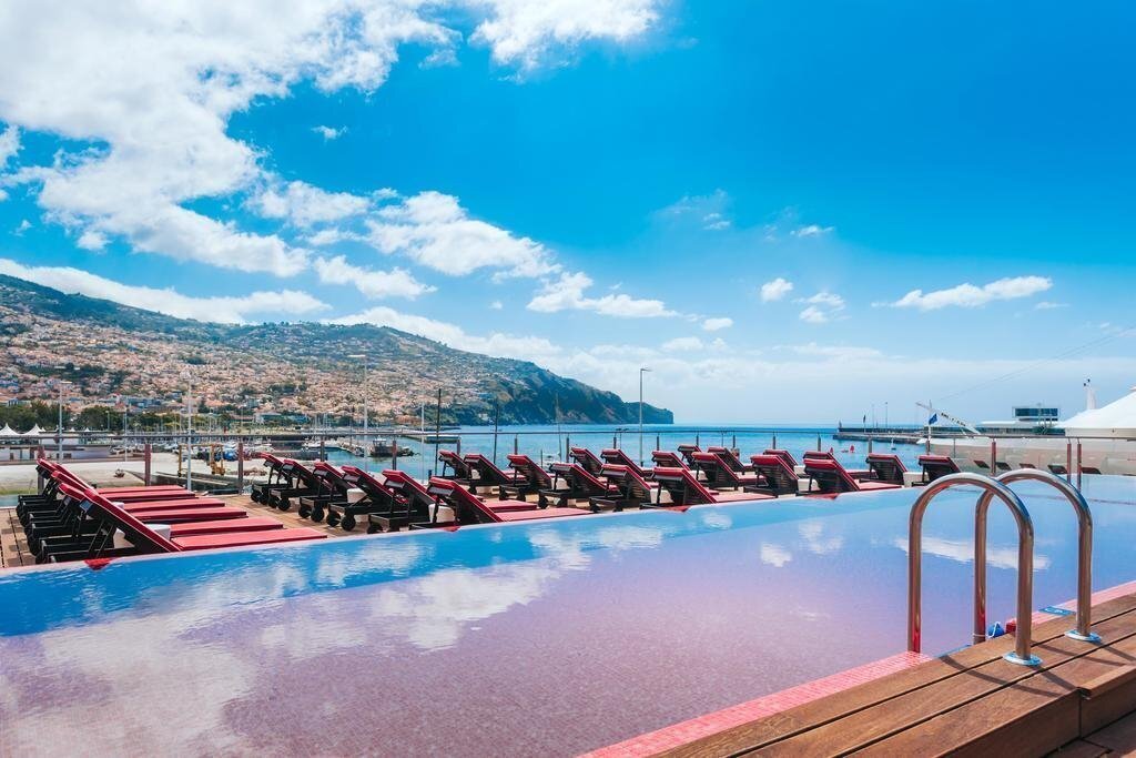 Готель Pestana CR7 Funchal Lifestyle Hotels 4*