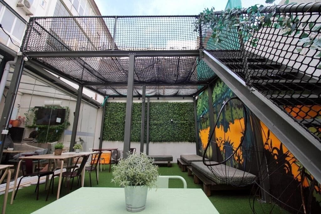 Zdjęcie Hub Lisbon Patio Hostel Apt апартаменты