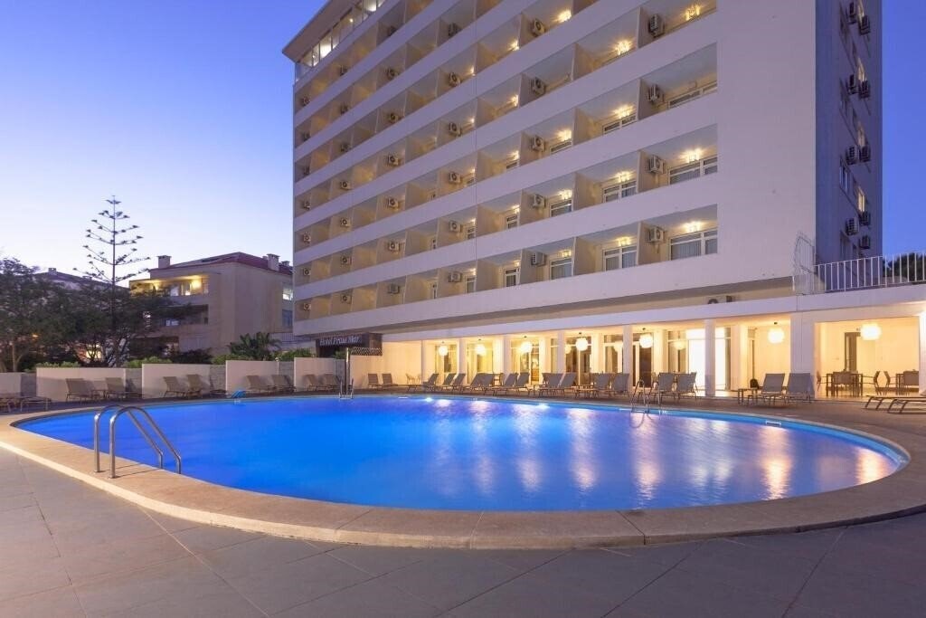 Hotel Carcavelos Beach 4*