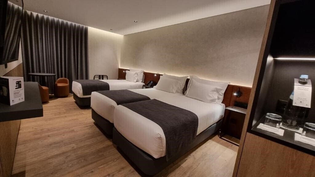 Готель Principe Avila 4*