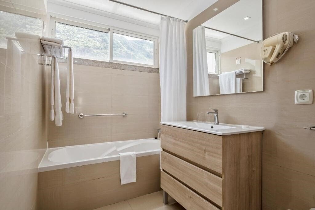 Фотографія White Waters 3*