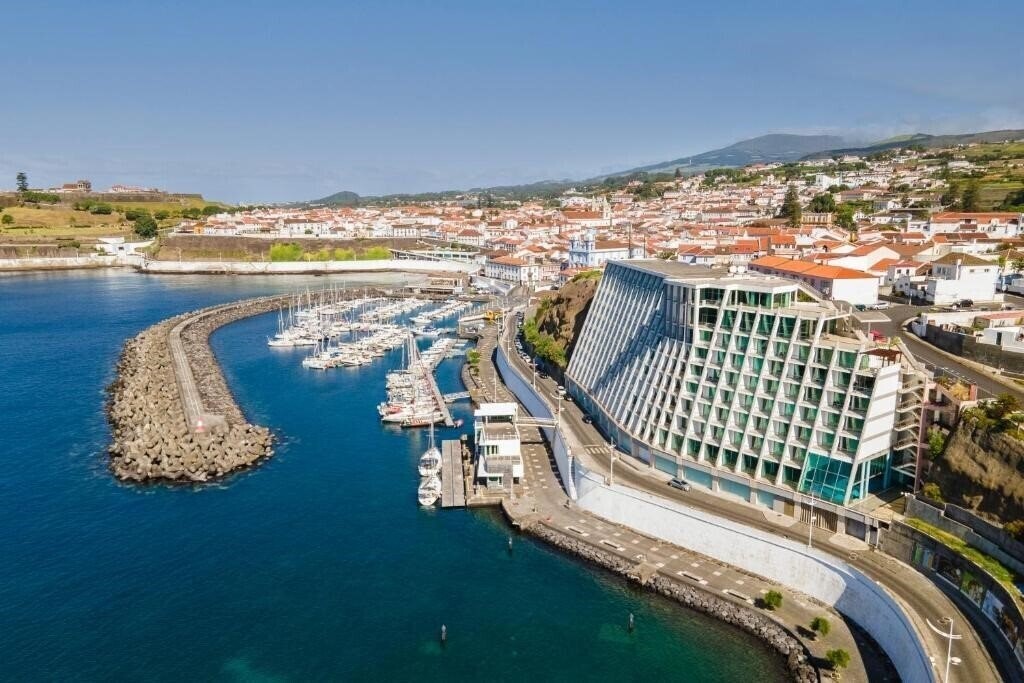 Hotel Angra Marina 5*