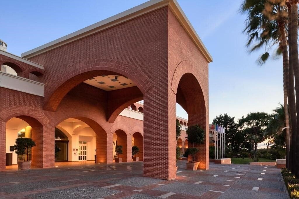 Готель Domes Lake Algarve, Autograph Collection 5*