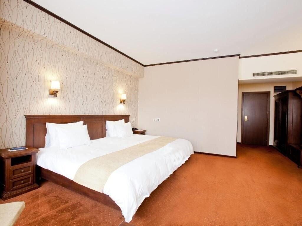 Zdjęcia International Bucharest 4*