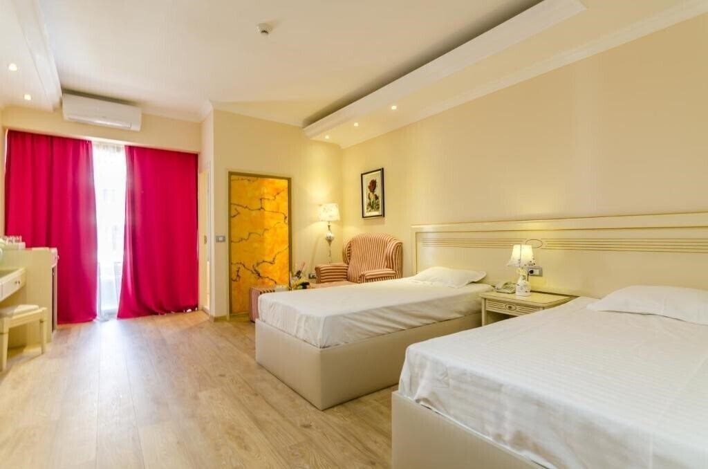 Фотографія Phoenicia Luxury 4*