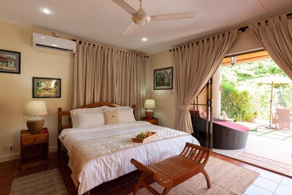 Фото Oceane Self Catering + 3*