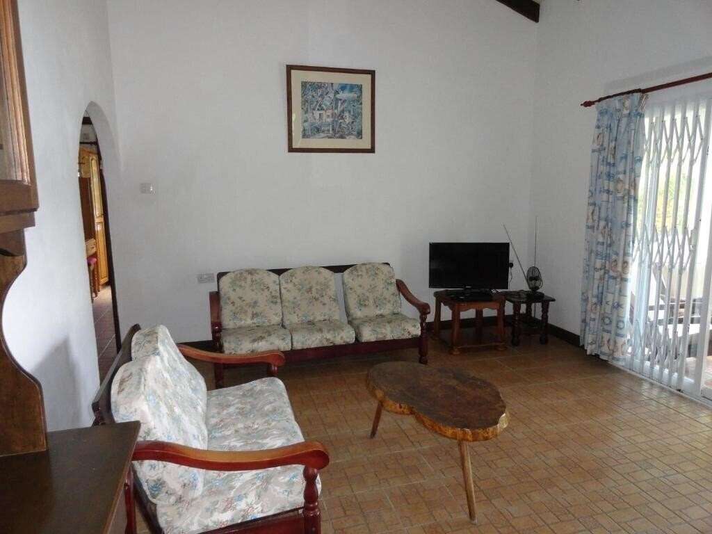 Zdjęcie Lazare Picault 2*