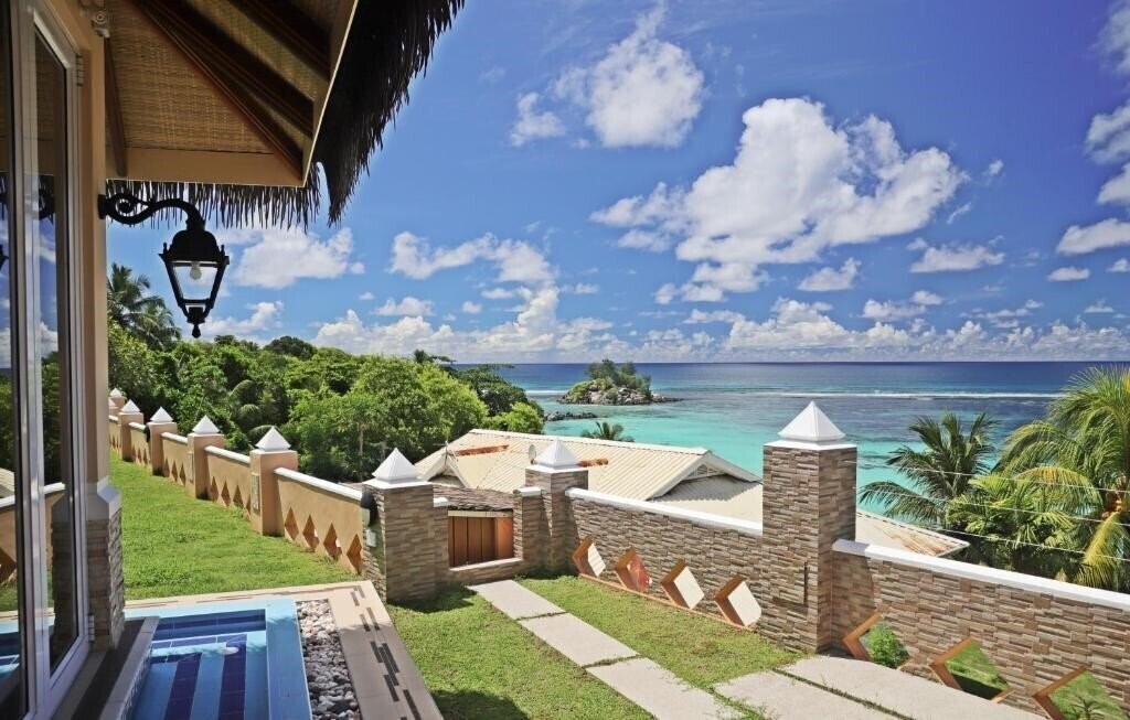 Готель Au Fond de Mer View 3*