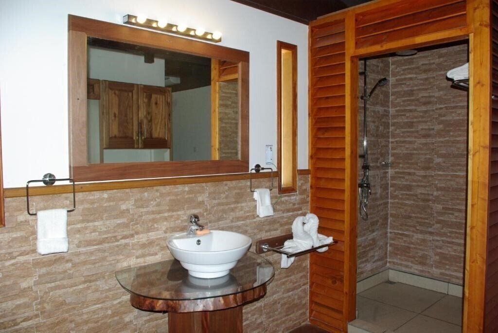 Zdjęcie Heliconia Grove 1*