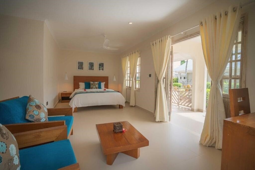 Фото Villas De Mer Hotel (ex. Villa De Mer) 3*